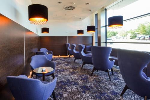 ผับ/เลาจน์, Grid Hotel in เชเบติน