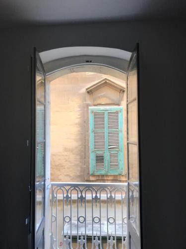 Festa -Deluxe Studio Apartment with Bath Tub and City View image 8