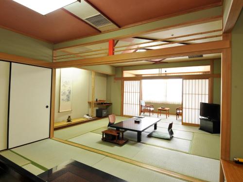 Standard Japanese-Style Room - Smoking