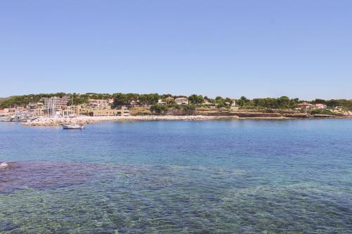 Carry Hotel - image 11