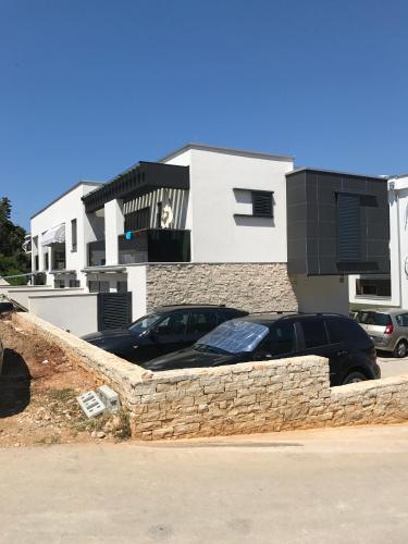  Apartments Bernarda in Petrčane