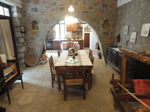 Zeus House - image 8