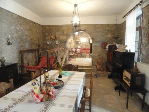Zeus House - image 2