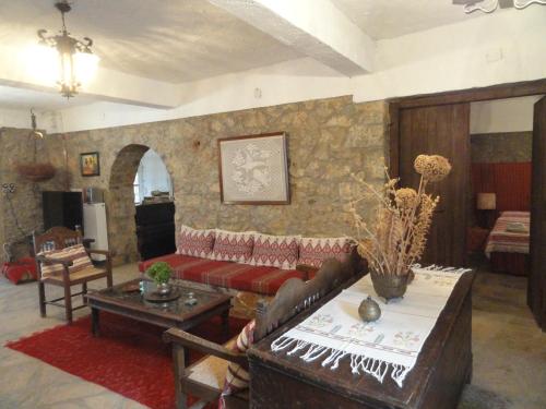 Zeus House - main image