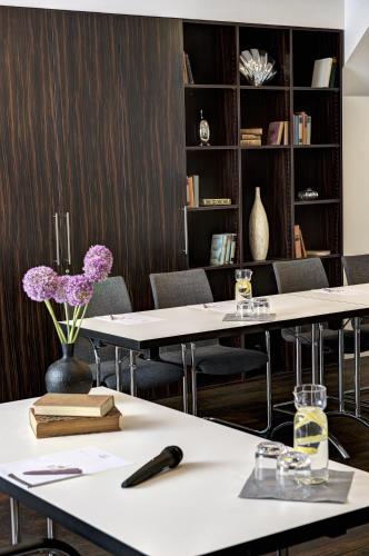 Hotel Düsseldorf Mitte - image 2