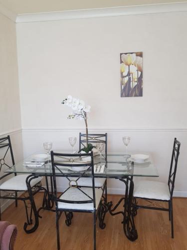 Broomfield Crescent Apartment, Murrayfield, Edinburgh and the Lothians