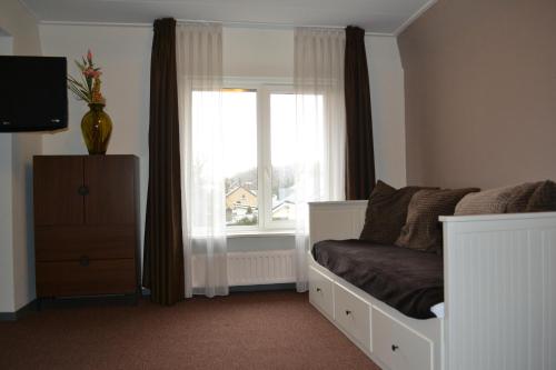 4 twin beds