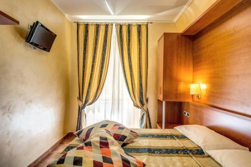 Hotel Maryelen - image 9