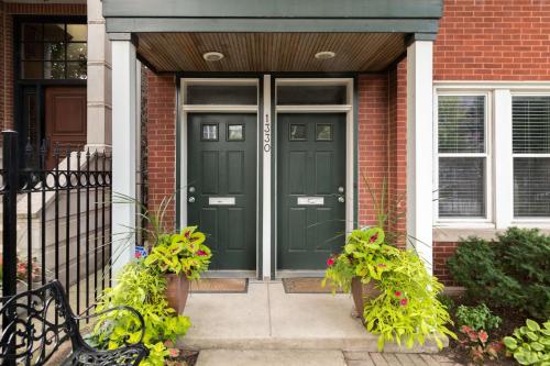 Chicago Guest House on Henderson Street