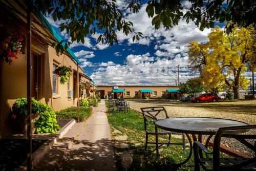 Stone Lizard Lodge