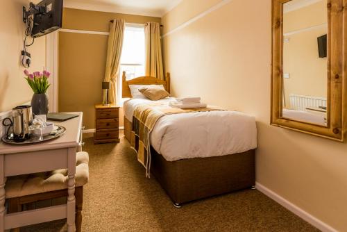 The Longboat Inn - image 2