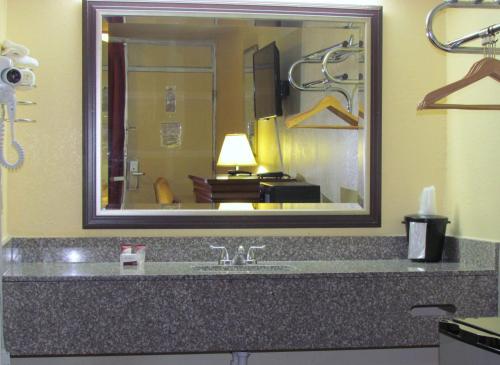 حمام, Red Carpet Inn Augusta in Wheeless Road