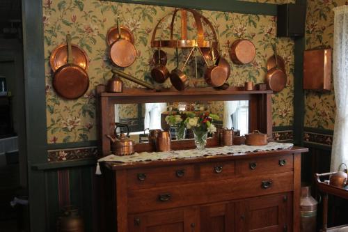 Glass Magnolia Bed & Breakfast - image 5