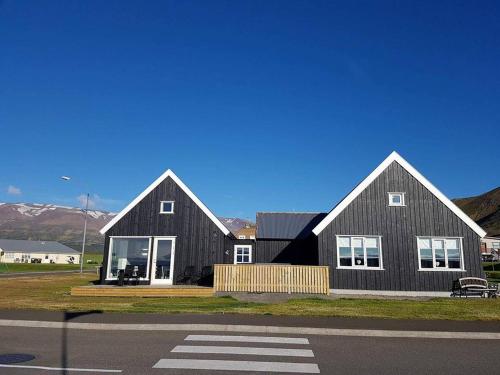 Grenivik Guesthouse - image 2