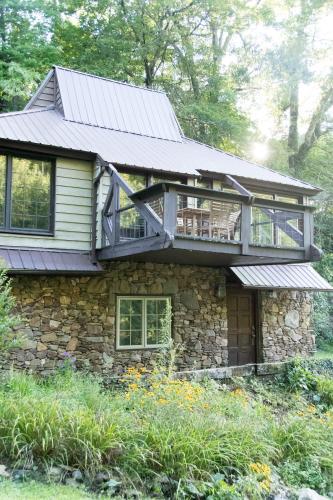 Charmed Cottage In Nc