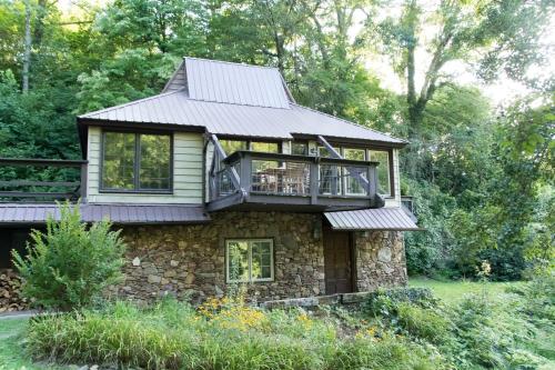 Charmed Cottage In Nc