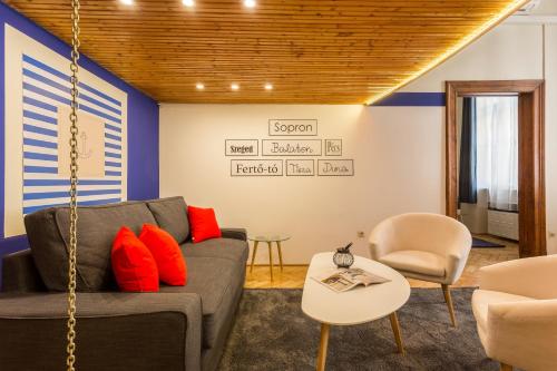Jokai 3 Design Apartment - image 4