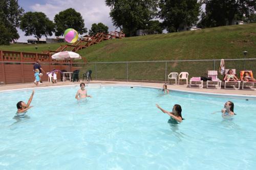 Neshonoc Lakeside Camping Resort in West Salem, USA