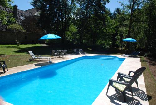泳池, Gites Chateau le Bois in 聖普里瓦