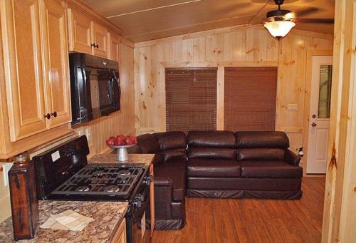 Bear Cave Camping Resort in Buchanan, USA