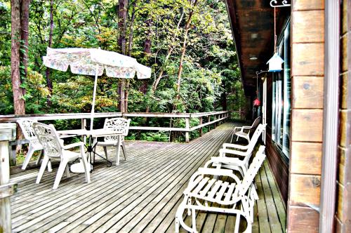 Bear Cave Camping Resort in Buchanan, USA