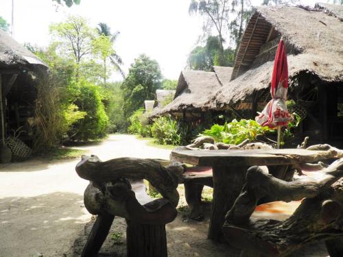 Fisherman's Hut , ขนำชาวเลโฮมสเตย์ in Pak Meng Beach