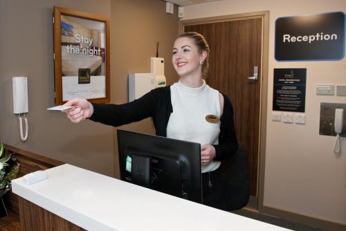 ล็อบบี้, เชน รันเนอร์ บาย มาร์สตัน อินน์ส (Chain Runner by Marston's Inns) in ลิฟวิ้ง