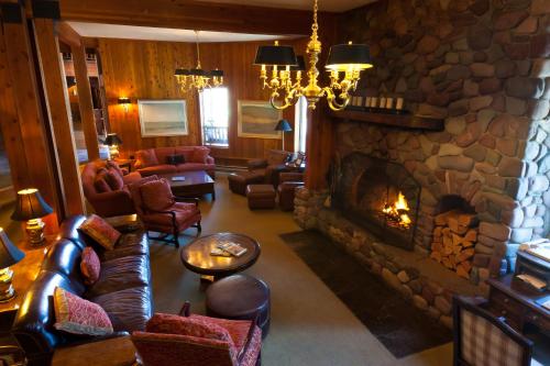 大堂, Kandahar Lodge at Whitefish Mountain Resort in 白魚鎮