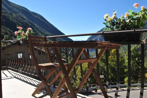 Camera twin, balcone