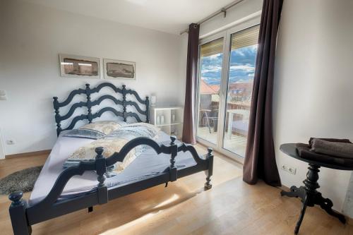 Single Room with Balcony and shared bathroom
