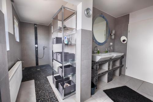 Single Room with Shared Bathroom