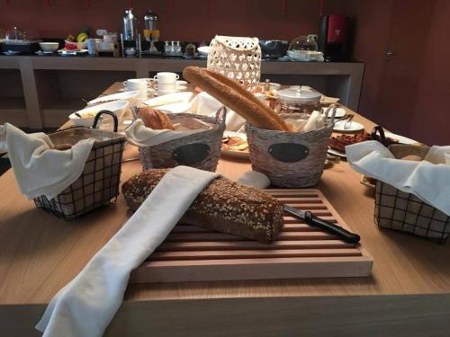 Aenos Hotel - image 3