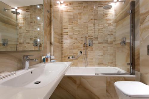 Stendhal Luxury Suites - image 3