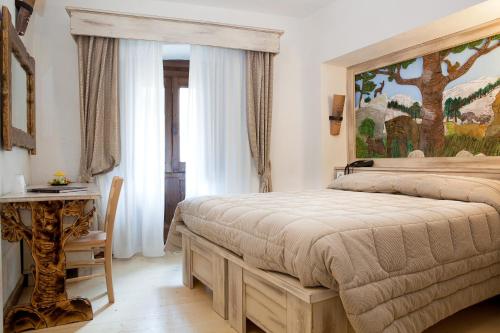 1 queen bed, 1 twin bed