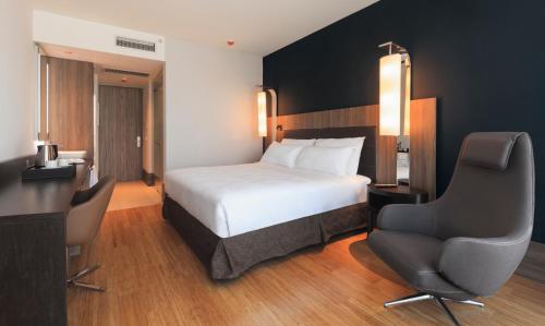 Studio Icon Studio Icon is perfectly located for both business and leisure guests in Santiago. The property offers a wide range of amenities and perks to ensure you have a great time. Service-minded staff will we