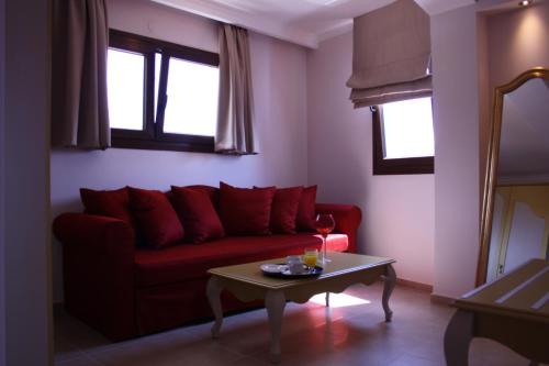 One-Bedroom Suite with Panoramic Sea View image 4