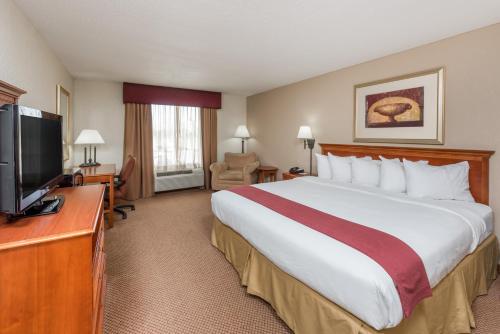 Seasons Inn & Suites Highland