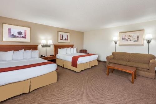 Seasons Inn & Suites Highland