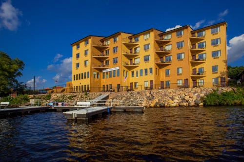 The VUE Boutique Hotel & Boathouse - Wisconsin Dells
