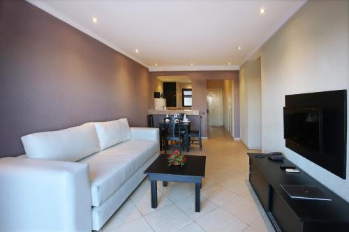 2 bedrooms, 4 beds