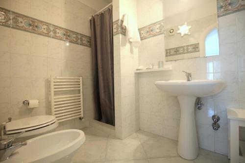 Two-Bedroom Apartment image 5