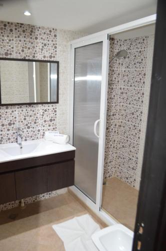 2 bedrooms, 5 beds