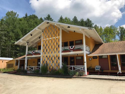 Snowdon Chalet Motel - image 9