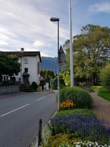 Bed and Breakfast Krone – Eschen, CA