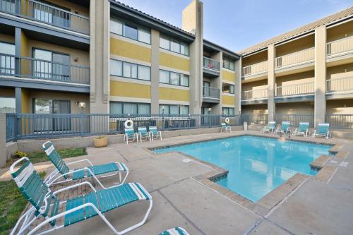Americas Best Value Inn & Suites Extended Stay Tulsa - 수영장
