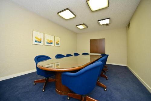 Americas Best Value Inn & Suites Extended Stay Tulsa - 회의실/연회장