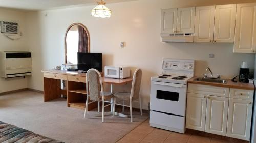 Western Budget Motel Cold Lake in 冷湖