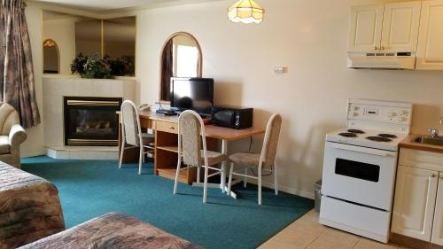 Western Budget Motel Cold Lake in 冷湖