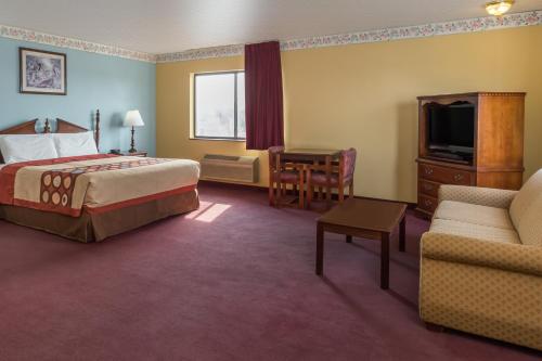 Super 8 by Wyndham Woodstock - image 3