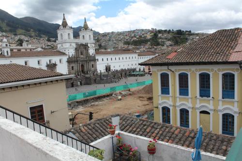 A Hotel Com Benalcazar Hostel Casa De Huespedes Quito Ecuador